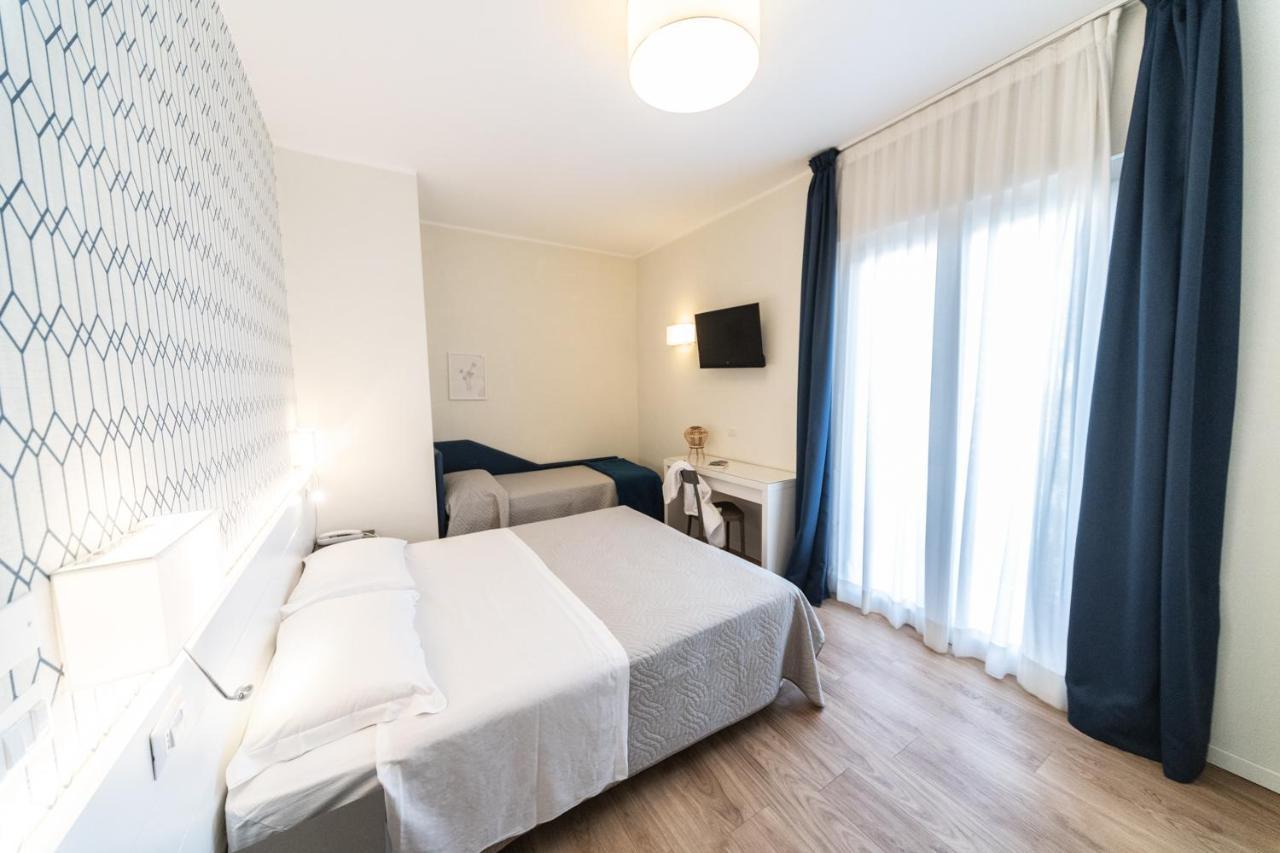 Hotel Kiss Riccione Exterior photo